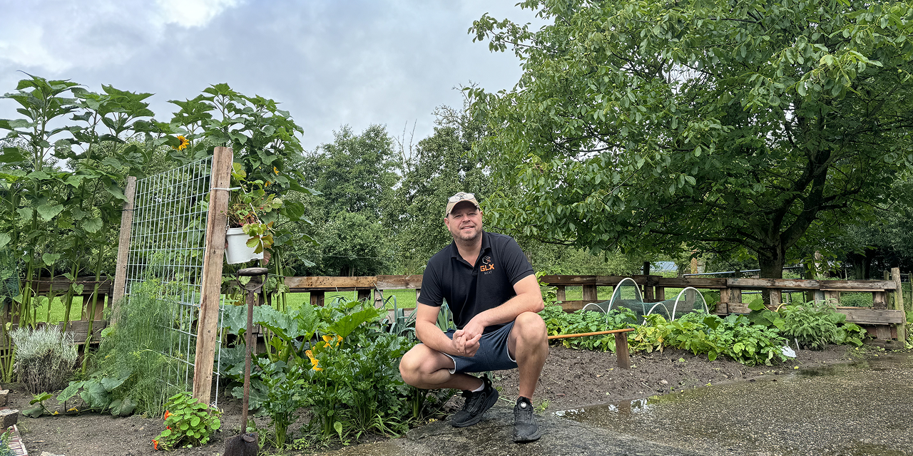 Gjalt Landman voor een moestuin